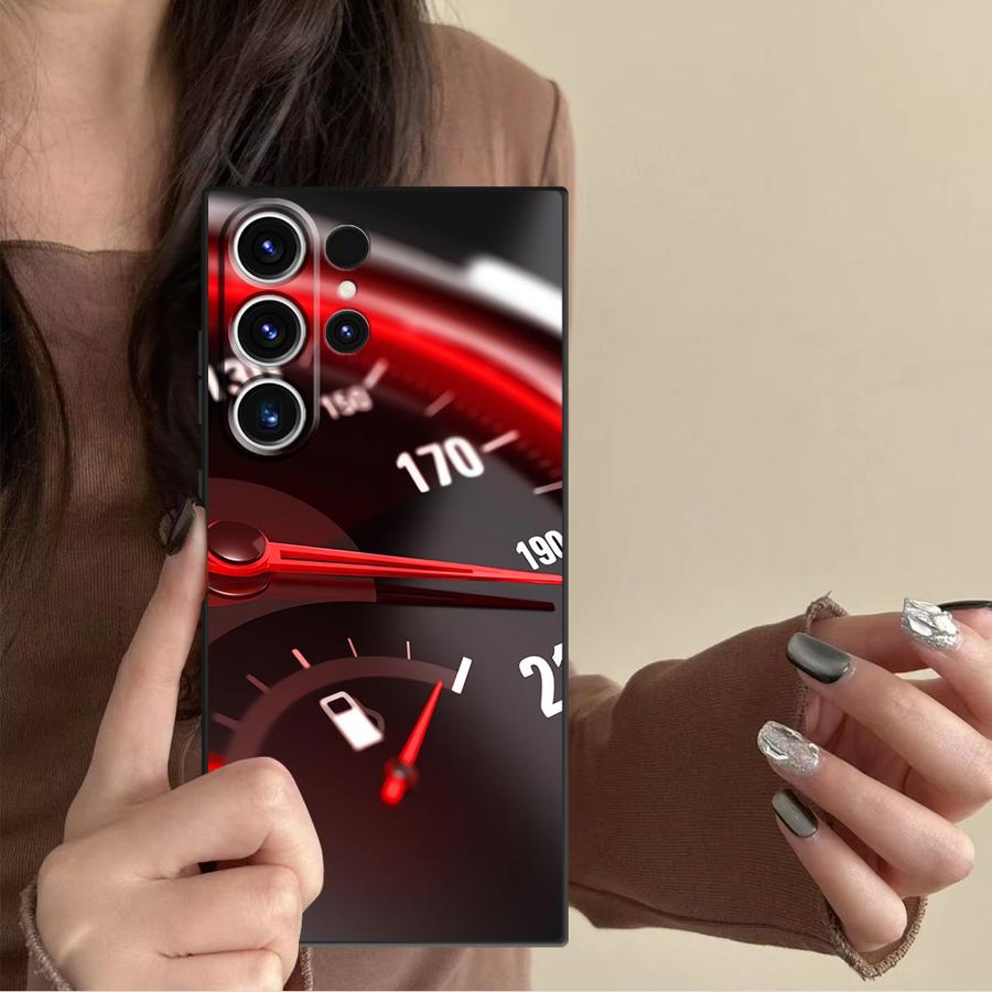Czerwone etui z motywem samoch – Samsung Galaxy S25 recenzja i cena